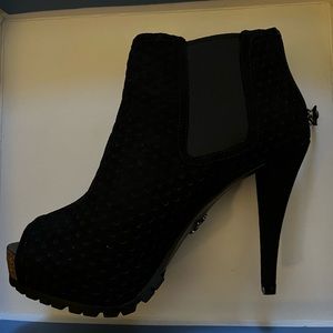 NIB Simply Vera Wang Svlira Black Stiletto Booties